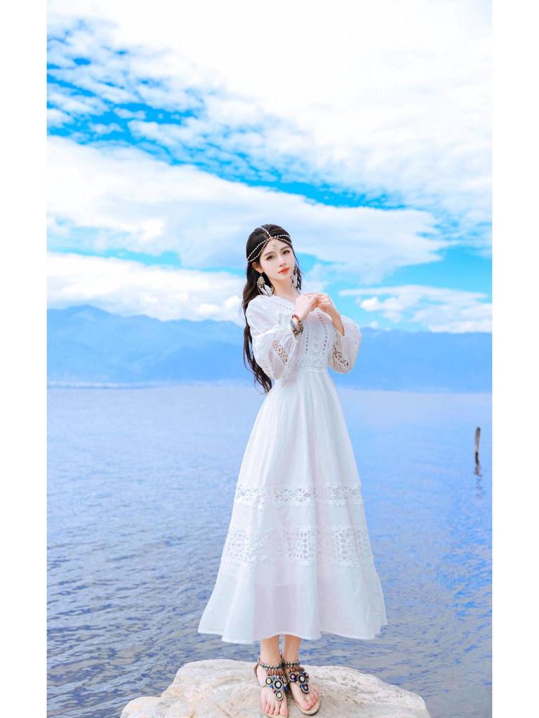 Пляжное платье с V-образным вырезом и рукавами-фонариками, отделанное кружевом ручной работы, в французском стиле с ажурным узором