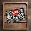 1pc 2D Flat Tin Sign Keep Gate Closed Dog Humorous Wall Decor 12x8 Inch Metal Plaque for Men Women Indoor Outdoor Living Room