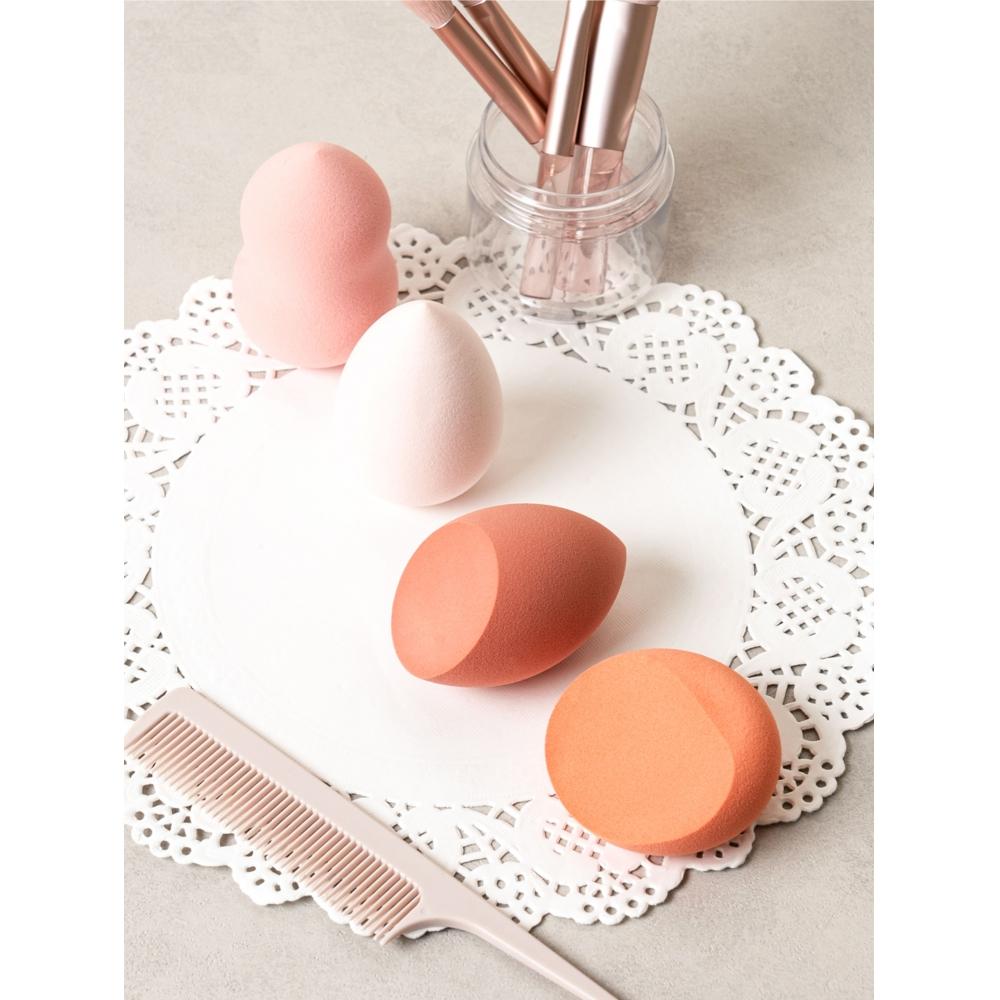 Daiso 4 Piece Puff Set That Gets Bigger When You Eat Water