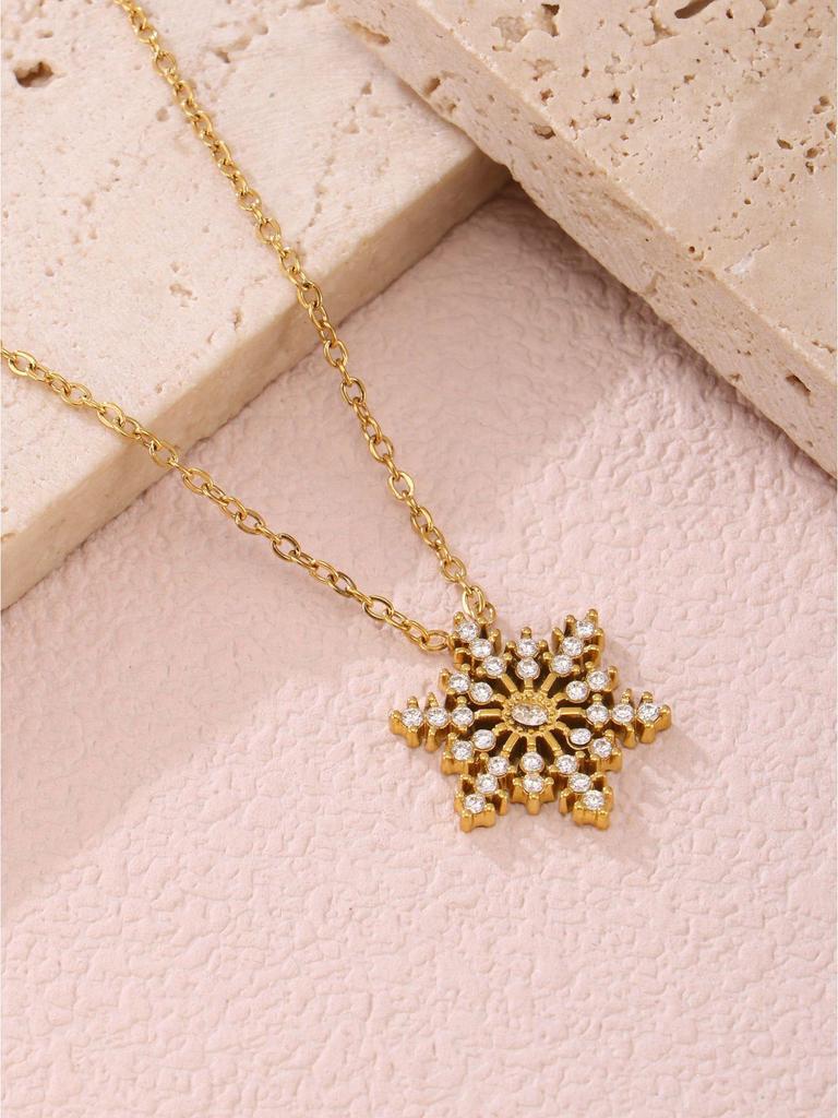 Mi Duoduo Christmas Zircon Snowflake Pendant Necklace - Titanium Steel, Non-Fading Jewelry for Women.