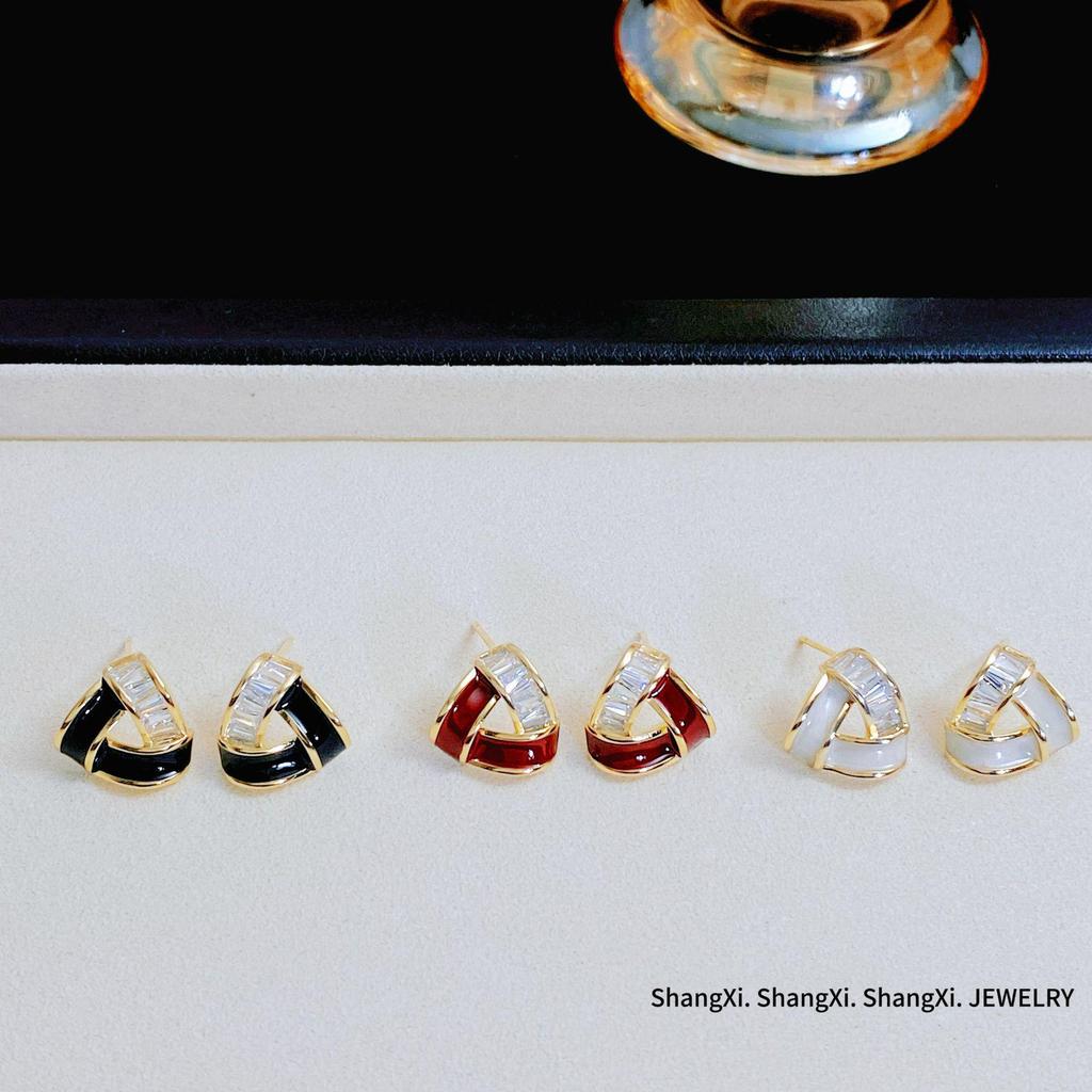 Элегантные серьги-подвески в форме треугольника с цирконами, эмалью и бриллиантовыми акцентами – Серебро S925