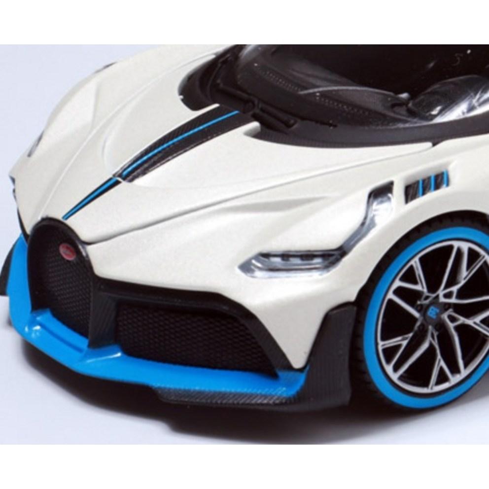 Maisto 1:24 Bugatti Divo Diecast Model Car, White