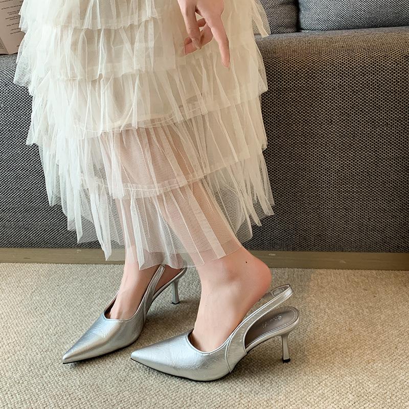 Французские ретро-босоножки острый носок шпилька высокий каблук женская уличная обувь 2025 лето новинка задник пустой мешок голова шпилька босоножки