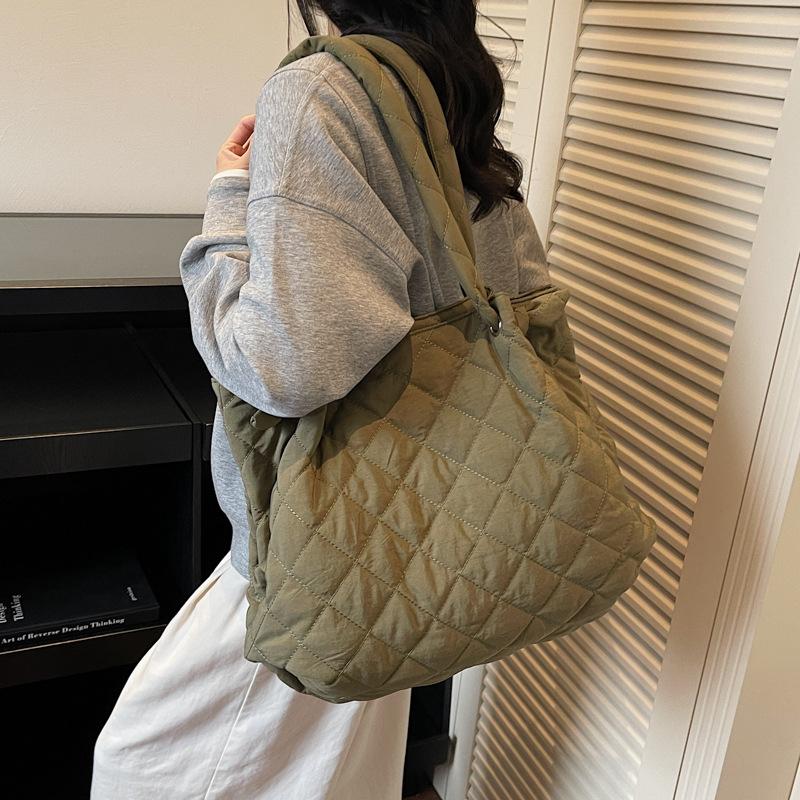 2025 Autumn and Winter New Cotton Clothes Bag Women's Large-capacity Diamond Handbag Casual Commuter Shoulder Tote Bag