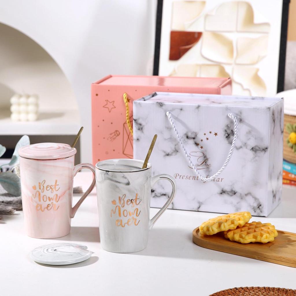 Кружка-сувенир на День матери и День рождения с крышкой и ложкой - Керамическая чашка для мамы