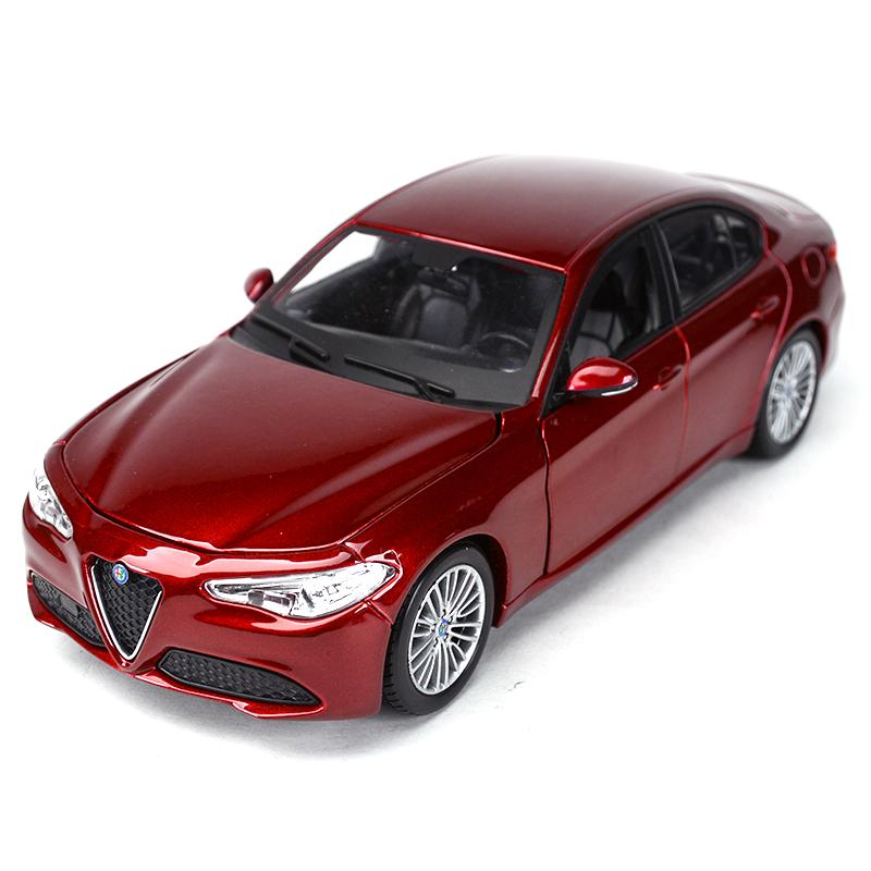 QGDM1 Bburago 1:24 Alfa Romeo Giulia Sports Car Static Die Cast Vehicles Collectible Model Car Toys