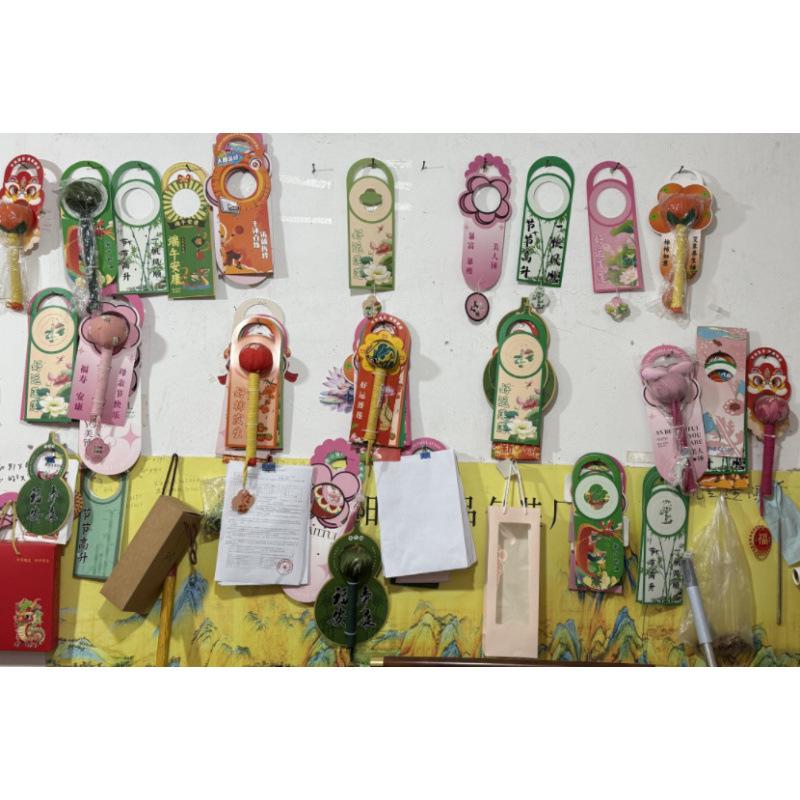 Массажный молоток по меридианам с полынью для здоровья и мокса-терапии