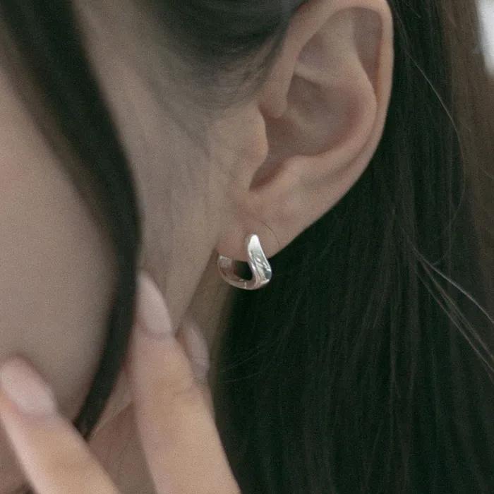 Серьги-пусеты из серебра 925 пробы в форме волны (2color)