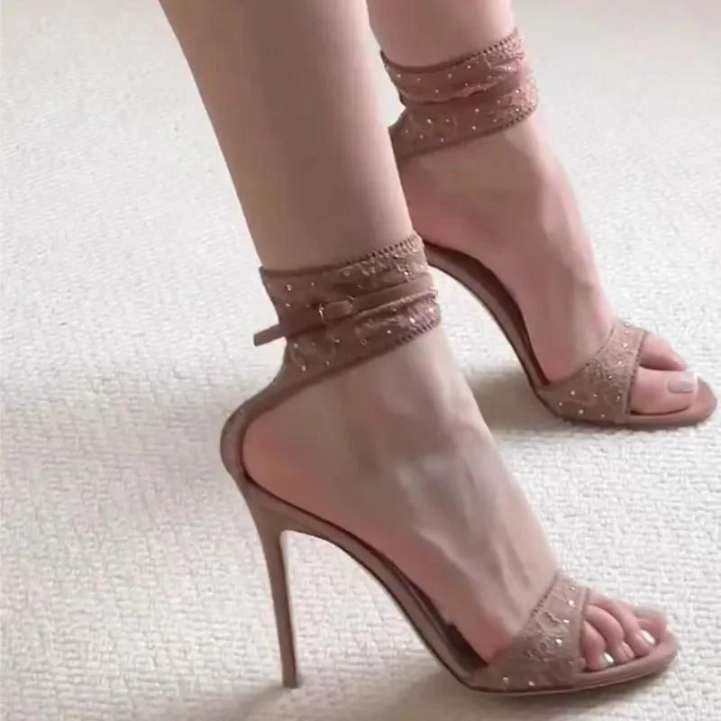 Женская обувь 2025 Лето Кружевная щиколотка-обертка Женские сандалии Новые ремешки с пряжками Супервысокие тонкие каблуки Сексуальные вечерние Свадебные сандалии на каблуке
