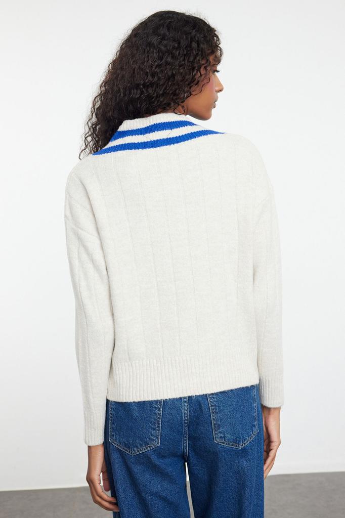 Women's Elegance Style Sweater Stone Soft Textured V-Neck Color Blocked Knitwear Sweater