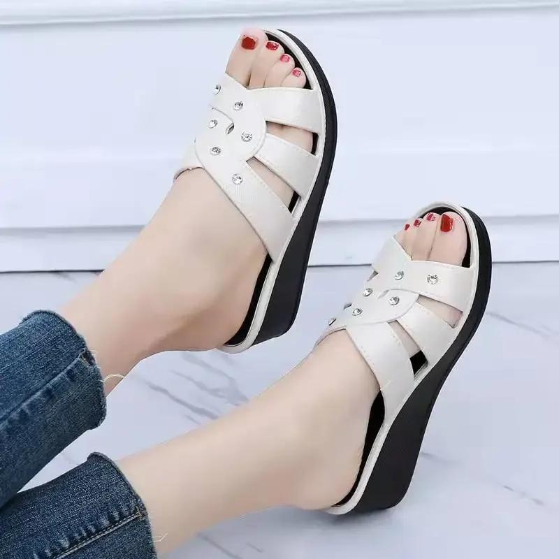 Fashion Hot Selling 2025 Slippers Platform Wedges Women Sandals Female Mules Beach Shoes Breathable Thick Bottom Non-Slip Solid Outside
