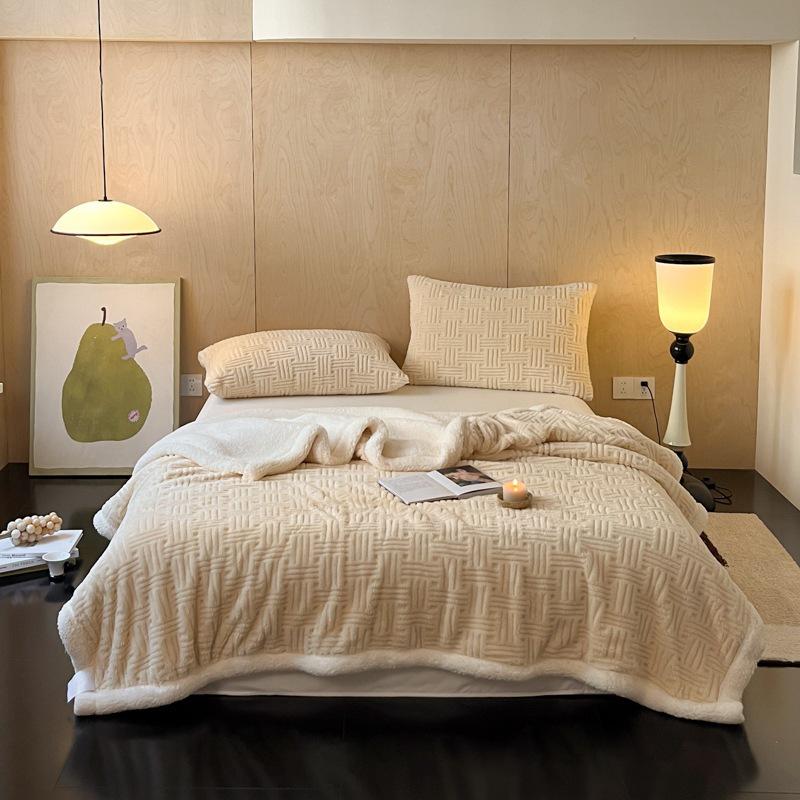 Tavalon Double-Layer Lamb's Wool Carved Blanket - Multifunctional Leisure Nap Cover