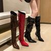 Европейские и американские остроносые сапоги на тонком каблуке для женщин на осень и зиму 2025 года, новые ночные клубы, нишевые лакированные глянцевые высокие сапоги