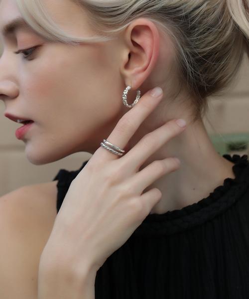 Bonbeau Кольцо-твист с начальной буквой Bold Twist Кольцо с гравировкой начальной буквы (Тип А)