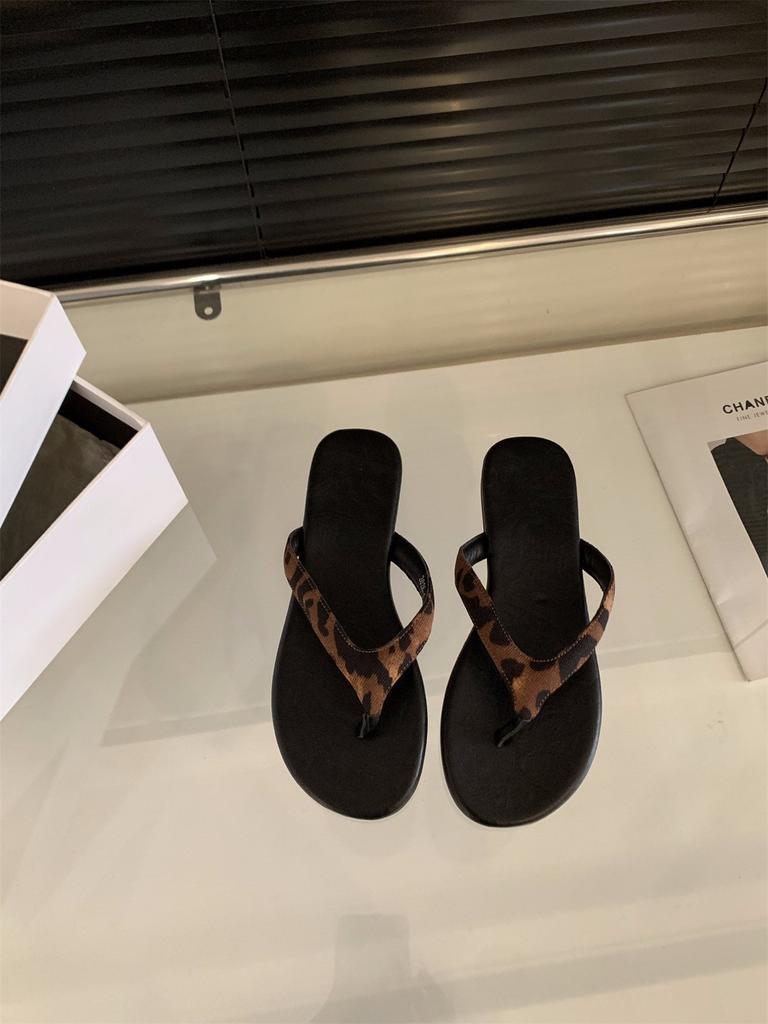 Французские шлепанцы на плоской подошве с леопардовым принтом, женская обувь 2025, летняя, для ношения с юбкой, пляжные сандалии на мягкой подошве