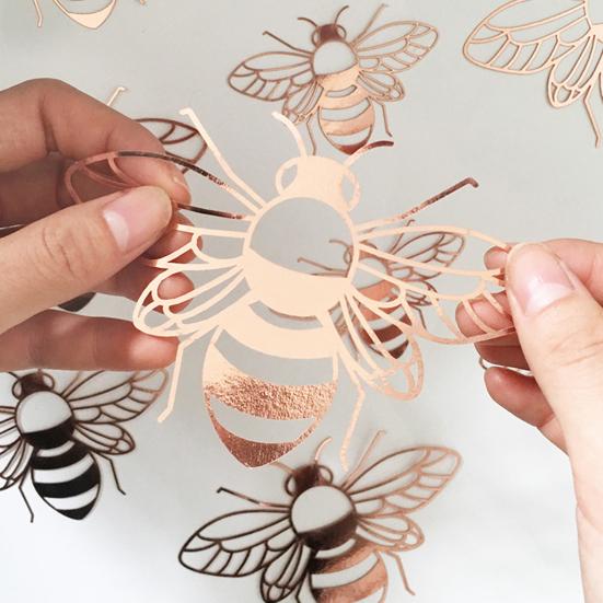 1 комплект настенных наклеек, привлекающих внимание, водонепроницаемых, практичных, полых, в форме пчелы, наклеек на плитку