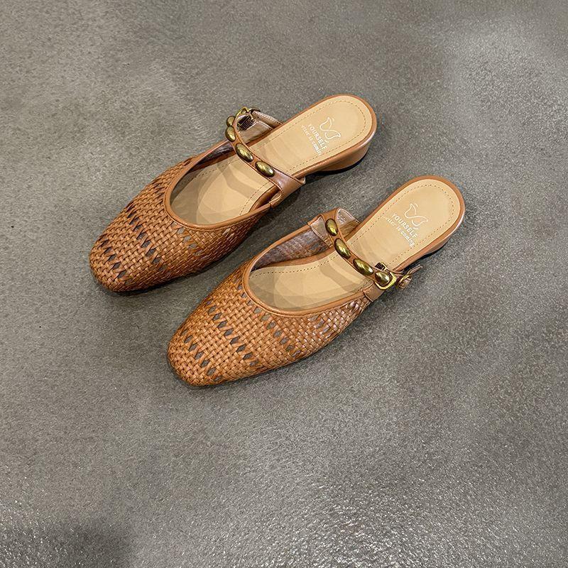 Французские плетеные полые сандалии с закрытым носком, женские летние новинки, толстый каблук, необычный зарубежный стиль, повседневные шлепанцы с ремешком через подъем