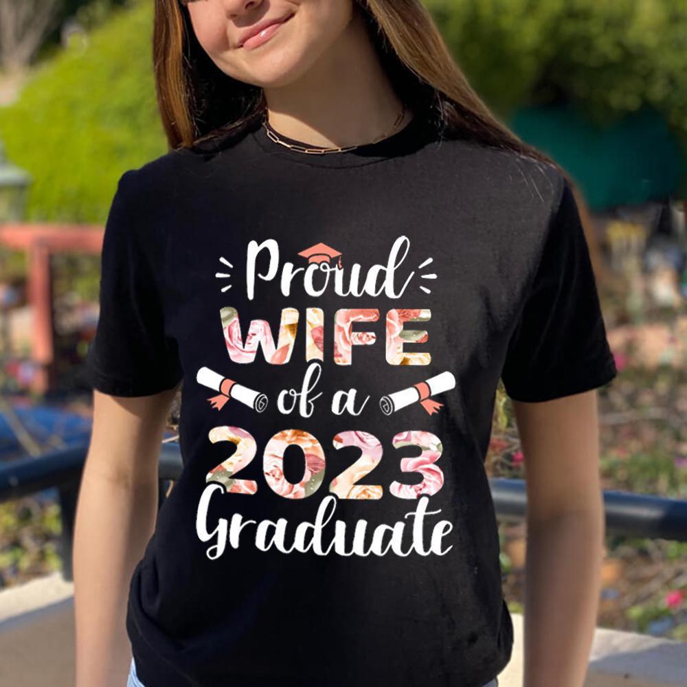 ZIMOXUAN Гордая жена выпускника 2023 года. Забавные футболки «Гордая жена».