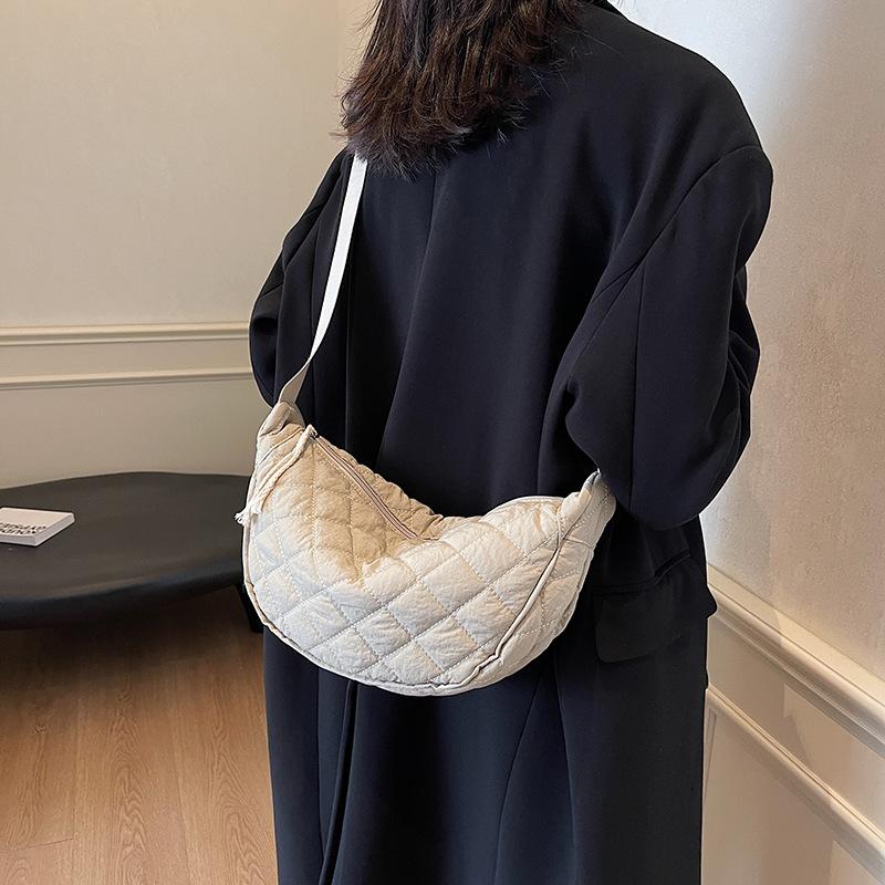 Crossbody Bag Women's Rhombus Casual Dumpling Bag Men's Casual Large-capacity Shoulder Bag Autumn and Winter New Light Commuter Bag