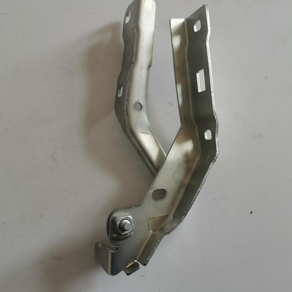 Левая и правая петли капота для Mercedes-Benz GLA X156 (1568800128)