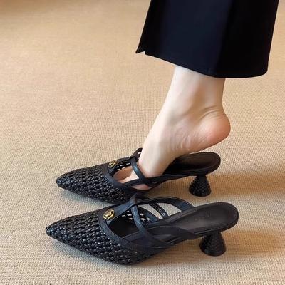 Модная обувь Ажурные каблуки Женские тапочки Шлепанцы С закрытым носком 2025 Остроносые Цветочные Сандалии Остроносая обувь Женские тапочки Ажурные