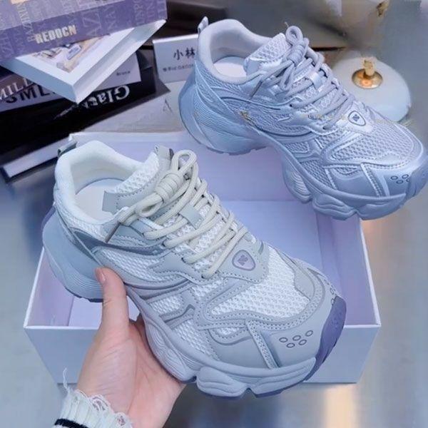 2025 весна и лето дышащие кроссовки для папы новая мода универсальные сетчатые толстая подошва увеличивающие рост повседневные спортивные туфли женская обувь