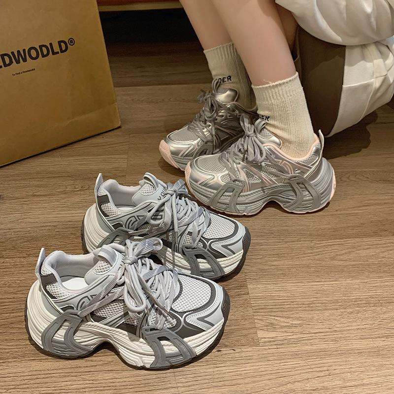 Платформа папы обувь женская весна 2025 новый маленький мужчина рост увеличение жареный улица Париж шина пара шнурков спортивная обувь прилив