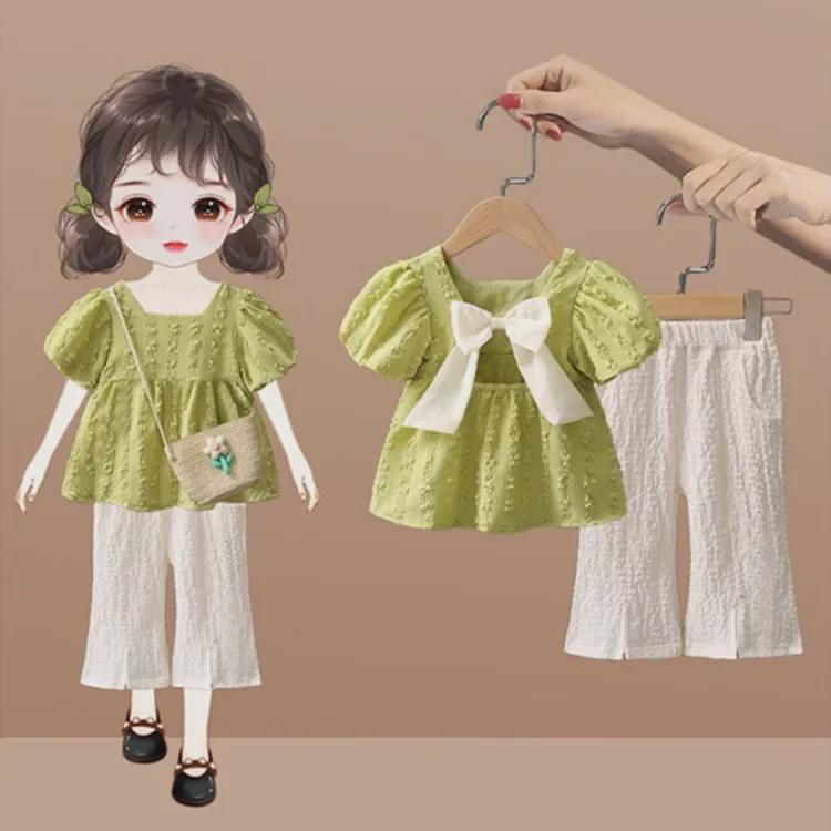 Лето 2023 г. Детский комплект из двух предметов для девочек в корейском стиле: топ с рукавами-фонариками и укороченные брюки