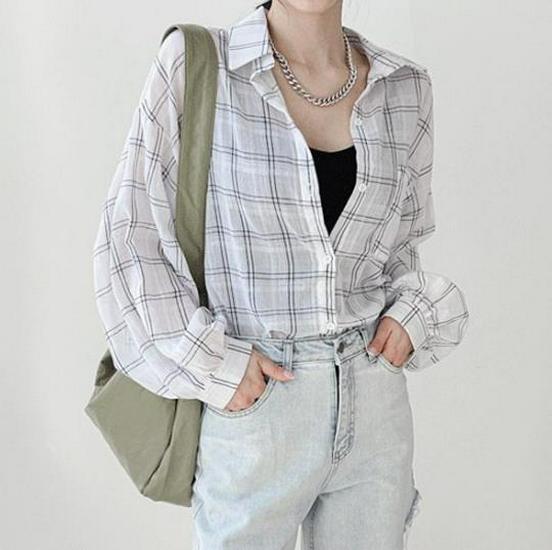 Рубашка в клетку свободного кроя в корейском стиле с длинным рукавом - Женский модный топ для защиты от солнца