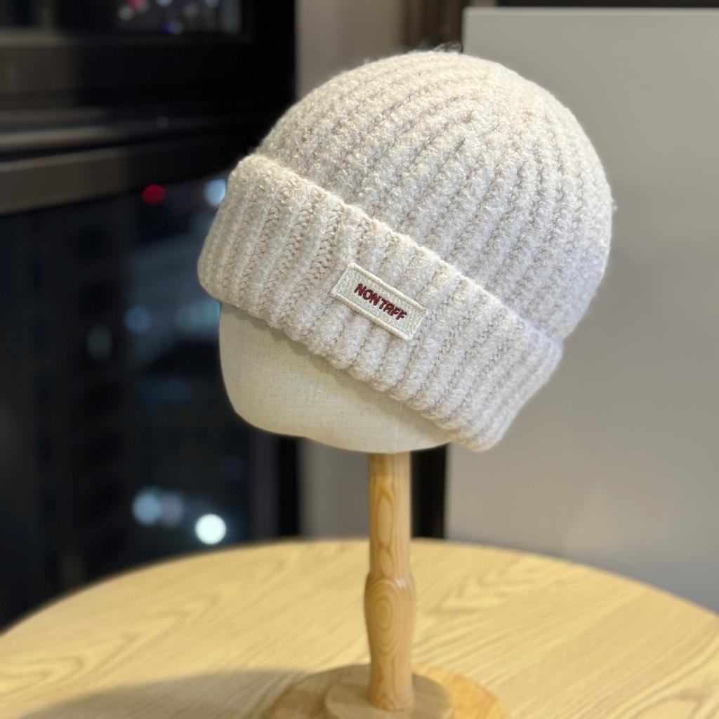 Новая простая шерстяная шапка с буквенной нашивкой для женщин, модная осенью и зимой, универсальная, повседневная, для путешествий на открытом воздухе, теплая шапка-пуловер