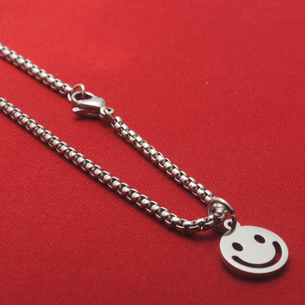Ожерелье из титановой стали со смайликом, модная крутая цепочка для свитера, женский хип-хоп кулон, мужские парные аксессуары, персонализированный кулон