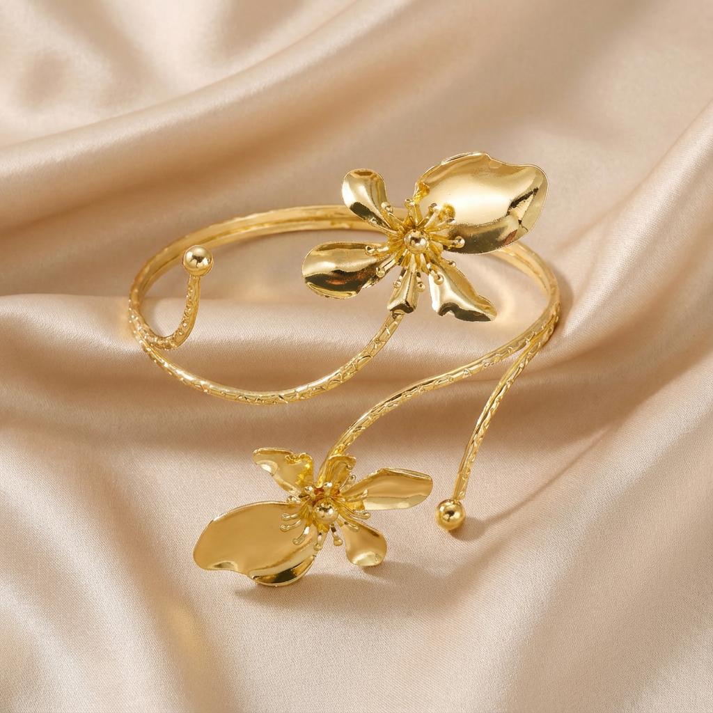 Vintage Elegant Gold Color Floral Arm Cuff Bangle for Women Trendy Adjustable Spiral Upper Arm Bracelet Summer Beach Jewelry