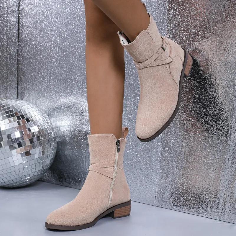 Новые стильные женские ботинки телесного цвета, универсальные, с квадратным каблуком, однотонные, с острым носком, с молнией, украшением, для профессиональных поездок на работу