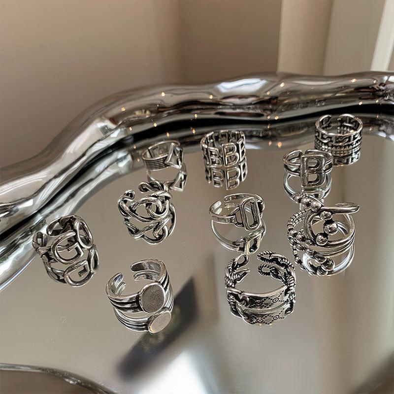 Трендовое состаренное ретро кольцо с полыми буквами и геометрическими элементами для модных женщин