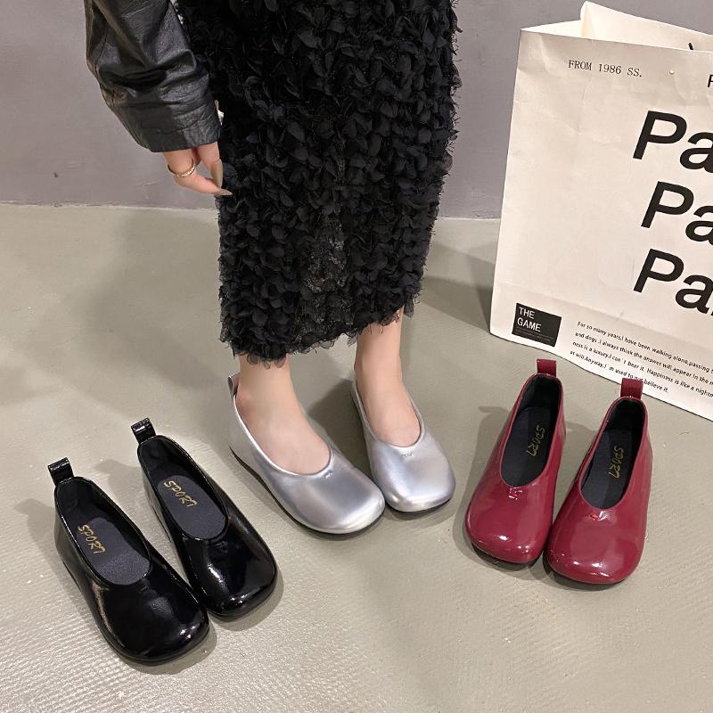Мода 2024 года туфли из искусственной кожи с лаковым покрытием женские одинарные туфли на плоской подошве с круглым носком весна-осень балетки туфли суженные большие размеры