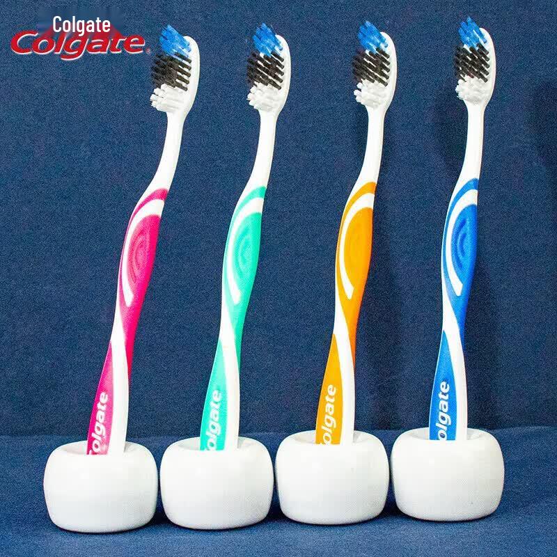 Colgate Зубная щетка с мягкой щетиной тройного действия