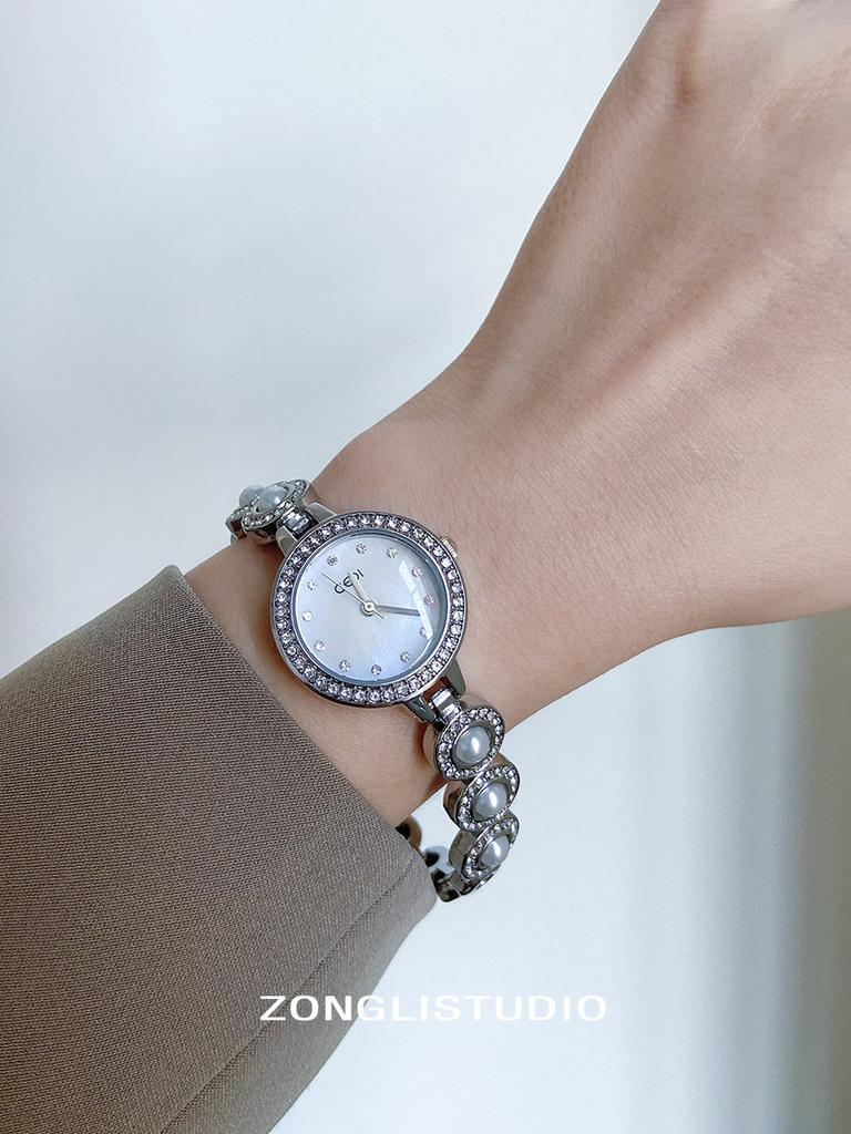 New Pearl Bracelet Watch For Women, Featuring A High-End, Vintage Design. A Unique And Fashionable Timepiece For Ladies.