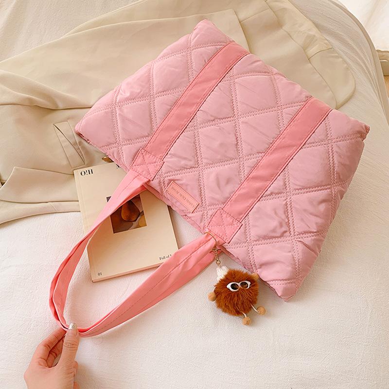 Стеганая сумка-тоут из космического хлопка женская 2024 новая на плечо ручная осенне-зимняя для работы большая сумка ромбовидная стежка хлопковая сумка женская сумка тренд