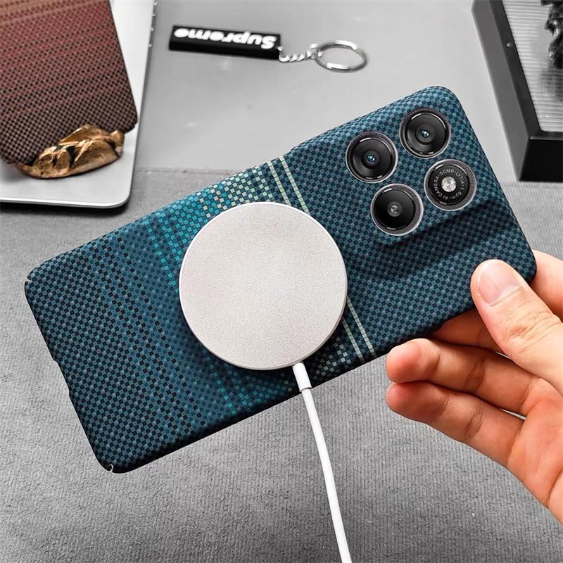 Магнитный Чехол Для Motorola Signature Moto Edge 70 Ultra 5G Для Magsafe Рельефный Узор в Полоску из Углеродного Волокна Тонкий Жесткий PC Чехол