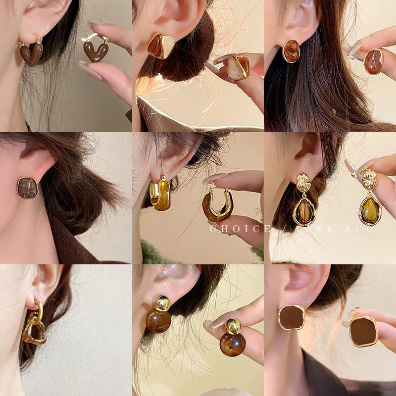 Майярдовый кофейный цвет янтарные серьги женские осенне-зимние высококлассные серьги в стиле кэжуал, серьги с нишевым дизайном в стиле легкой роскоши