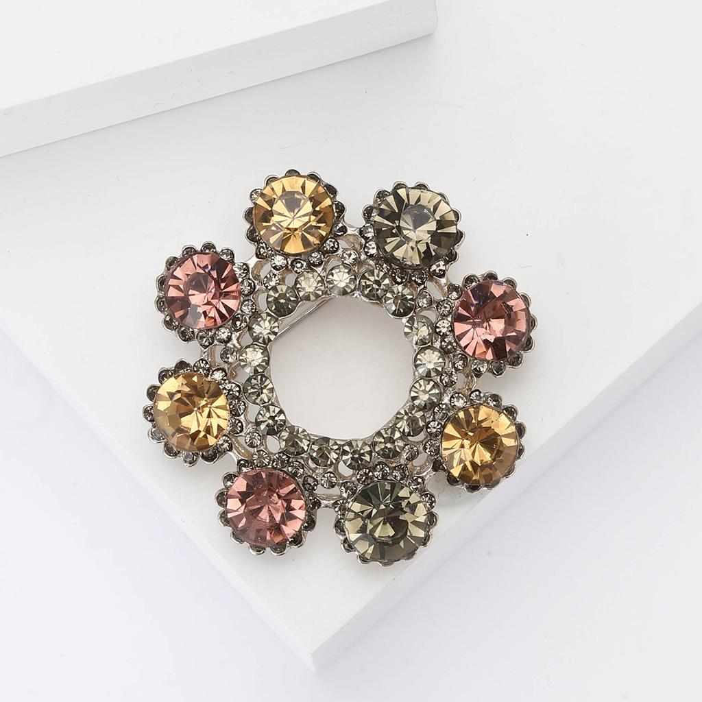 Fashion Alloy Rhinestone Wreath Brooch Vintage Ladies Shawl Coat Corsage Ornament Pin