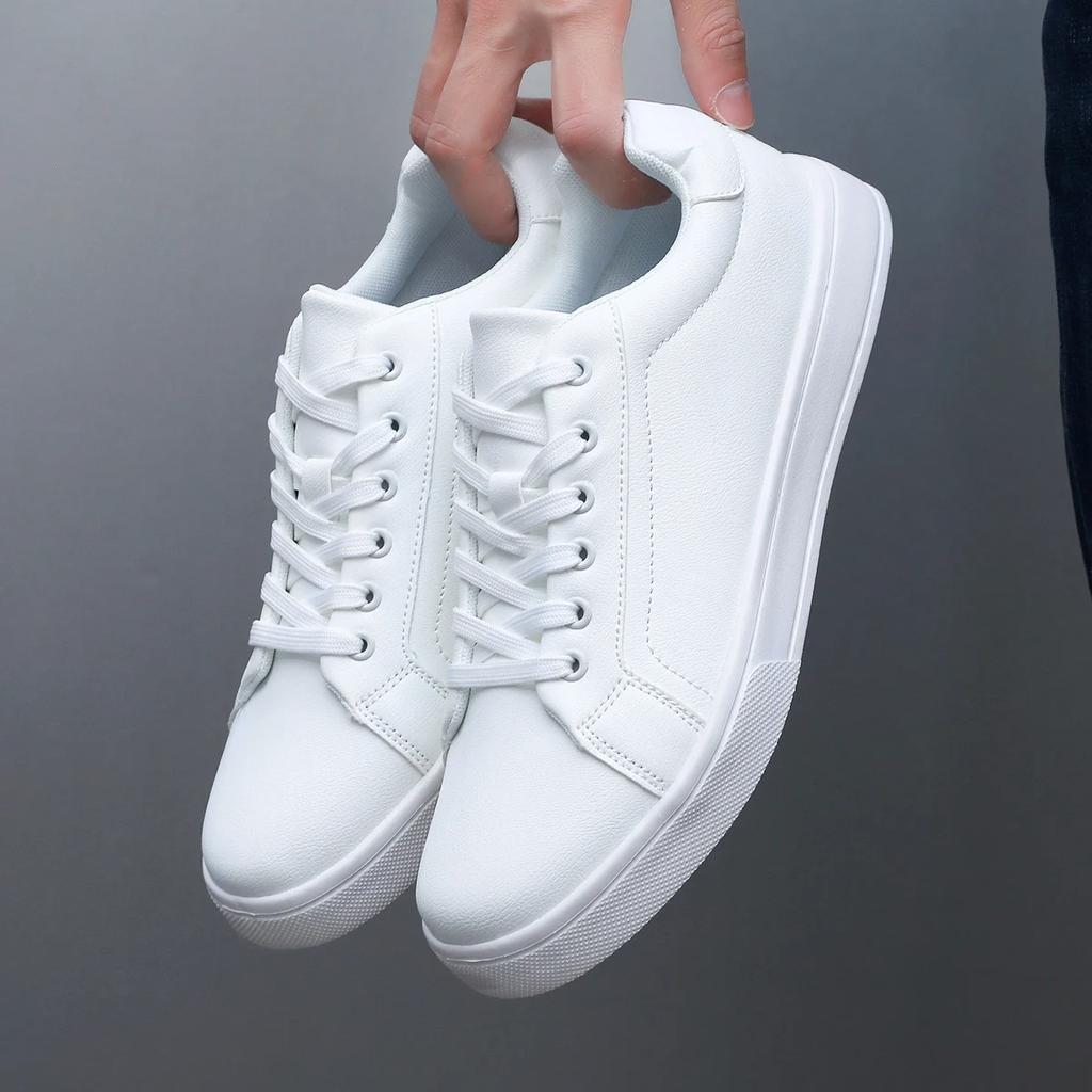 Мода Лето 2024 новые маленькие белые туфли мужские корейские версии модной обуви для доски тренд повседневные мужские большие мягкие туфли