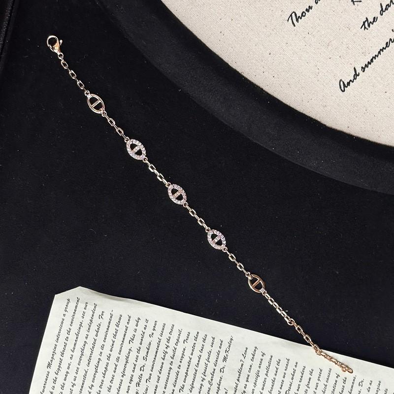 Elegant Full Crystal Pig Nose Bracelet Women Champagne Gold Plated Copper Geometric Minimalist Luxury Jewelry