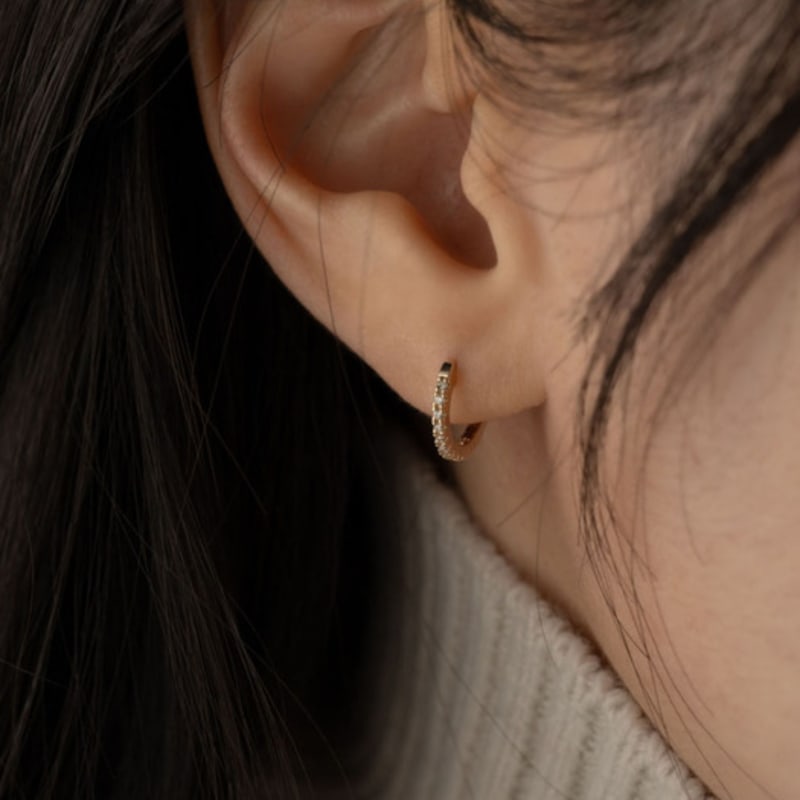 Youngglow 14k тонкая серьга-пусета с паве из кубического циркония, застежка one touch (2 размера)