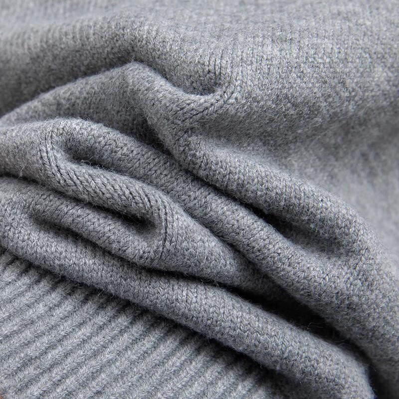 Женский вязаный жилет с круглым вырезом