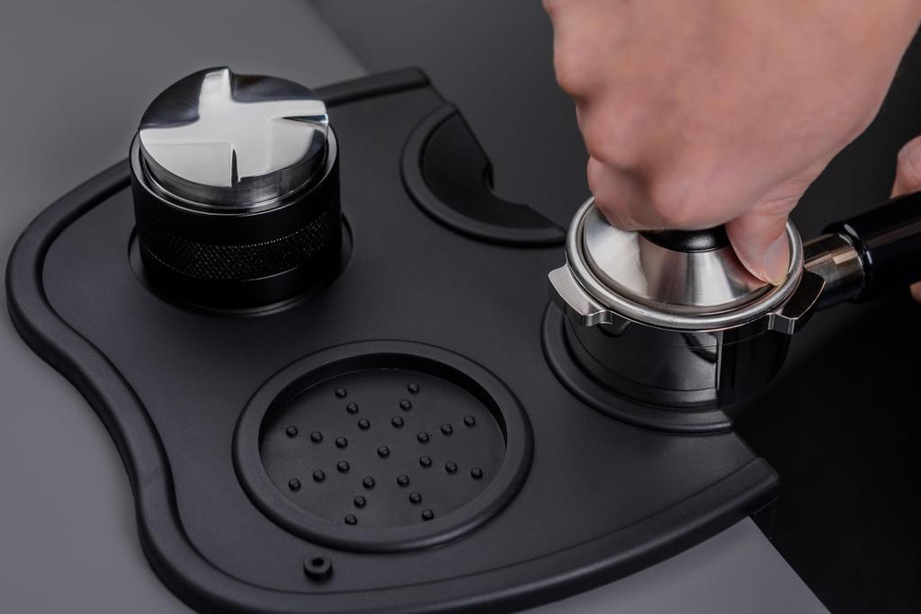 La mellow Espresso Coffee Tamper 515358mm Coffee Tamper for Espresso Machines (53mm Stainless Steel with Aluminum Handle) with Tamper Mat