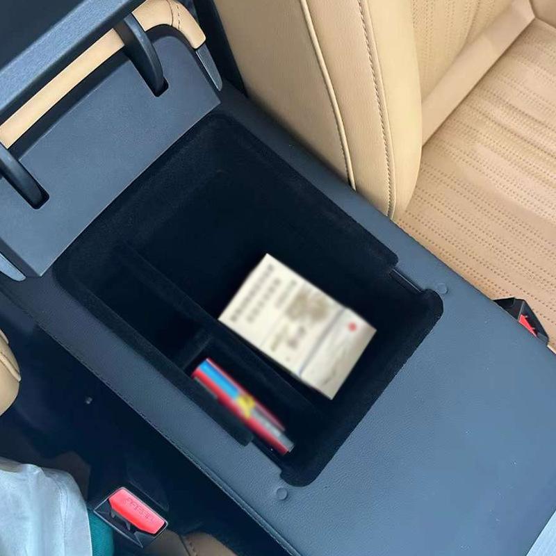 Suitable for Geely Galaxy L7 central control armrest box storage box storage box car accessories modification accessories