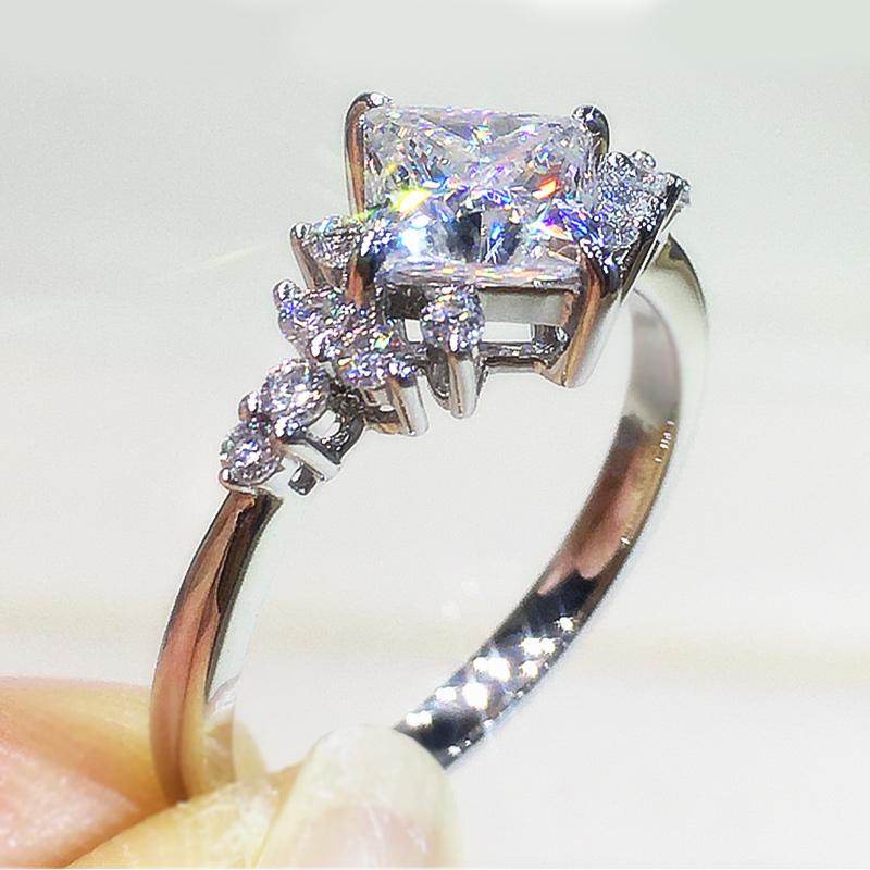 Huitan Fashion Princess Square CZ Finger Ring Женское обручальное кольцо Ювелирные изделия Изящный дизайн Аксессуары для церемонии помолвки