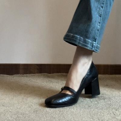 Туфли-лодочки Мэри Джейн на высоком толстом каблуке женские туфли из черной маленькой кожи с квадратным носком 2025 весна-осень под юбку с открытым верхом