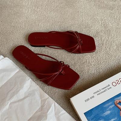 Французские ретро сандалии на плоской подошве с тонкими ремешками женские 2025 новая летняя обувь новые простые пляжные шлепанцы